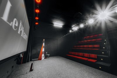 Интерьер зала 8