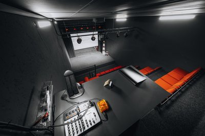 Интерьер зала 9